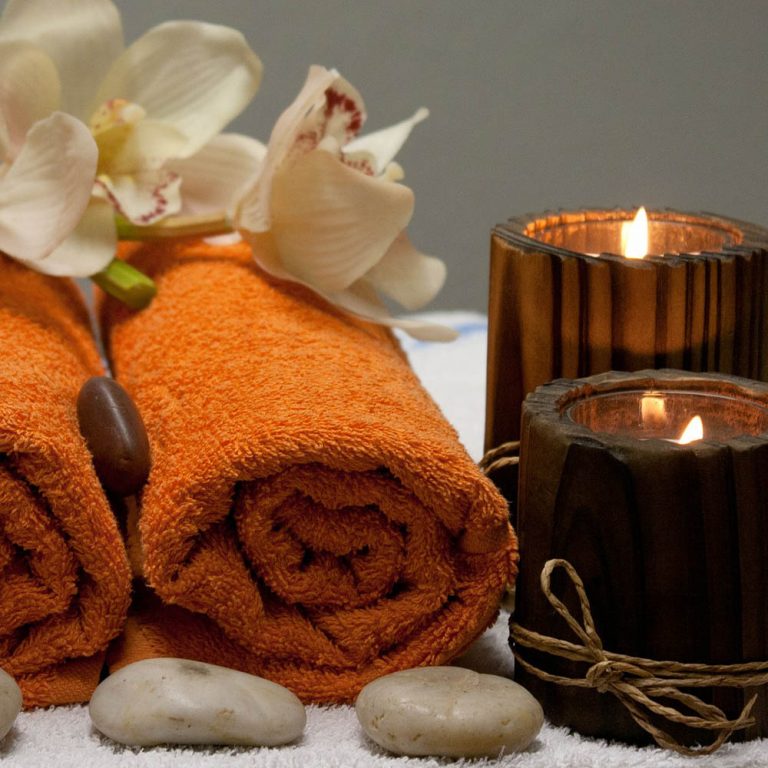 candles and towels 1000x1000